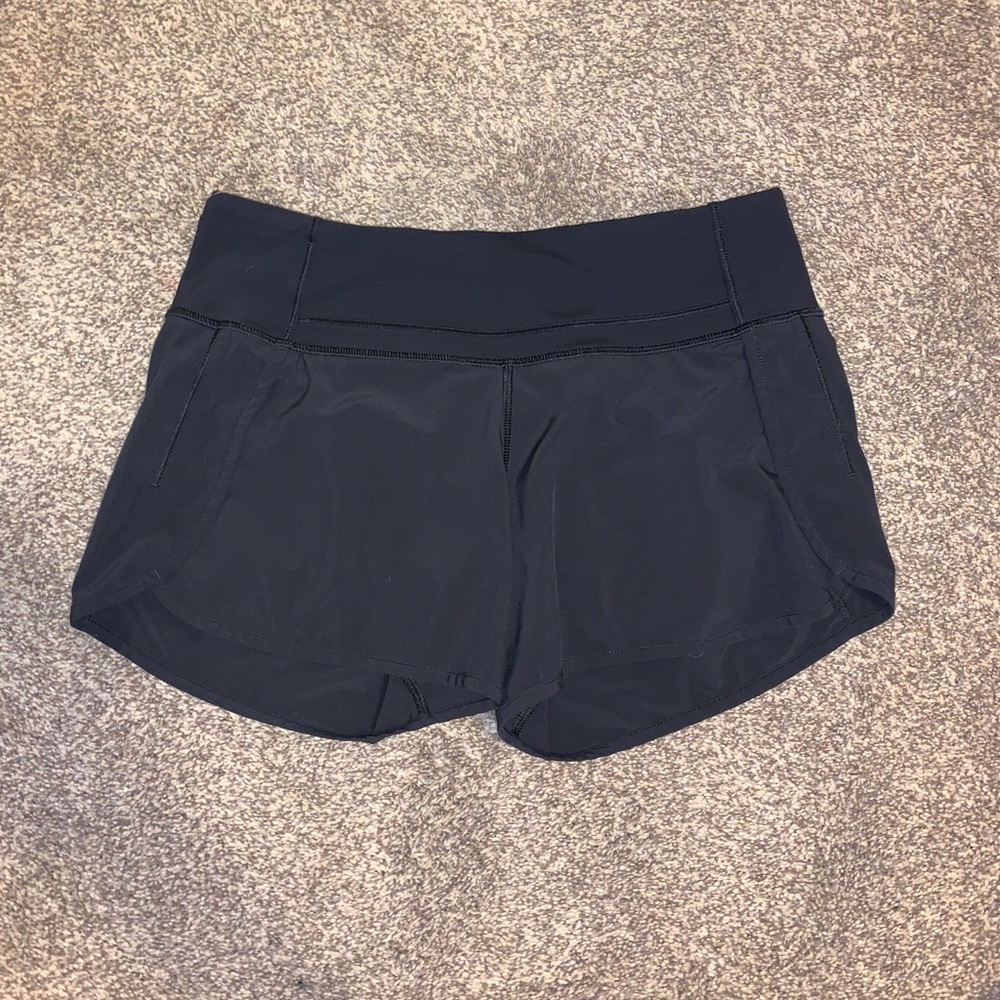 black lululemon speed up shorts 4”